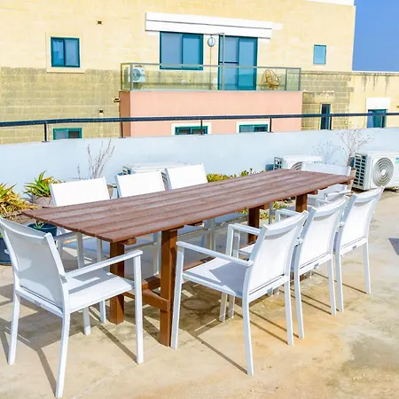 Large, Central Triplex With Private Terrace By 360 Estates San Ġwann
