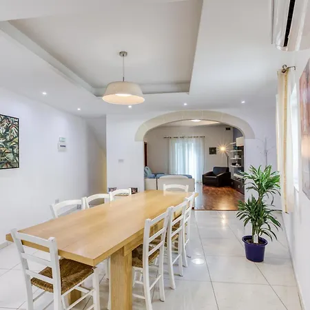 Large, Central Triplex With Private Terrace By 360 Estates Apartamento San Ġwann