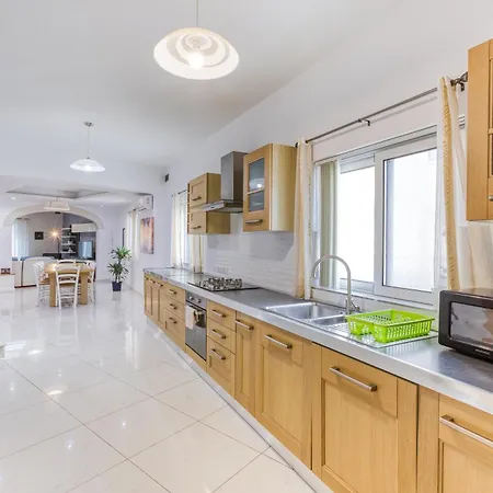 Large, Central Triplex With Private Terrace By 360 Estates * San Ġwann
