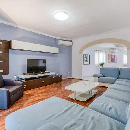شقة Large, Central Triplex With Private Terrace By 360 Estates *