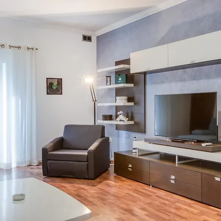 Large, Central Triplex With Private Terrace By 360 Estates شقة