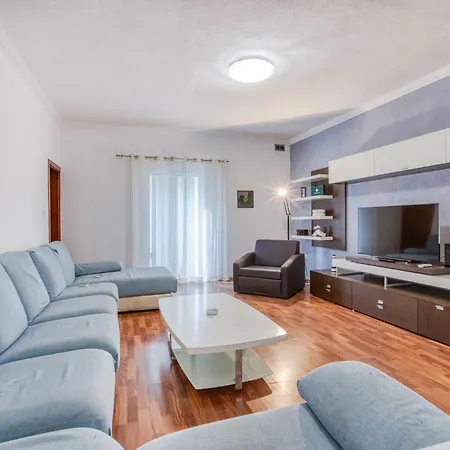 Large, Central Triplex With Private Terrace By 360 Estates *