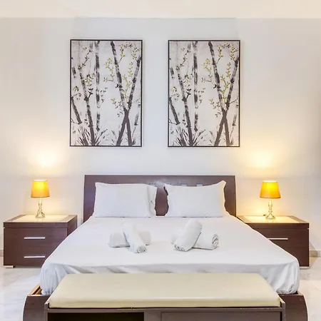 Large, Central Triplex With Private Terrace By 360 Estates شقة *