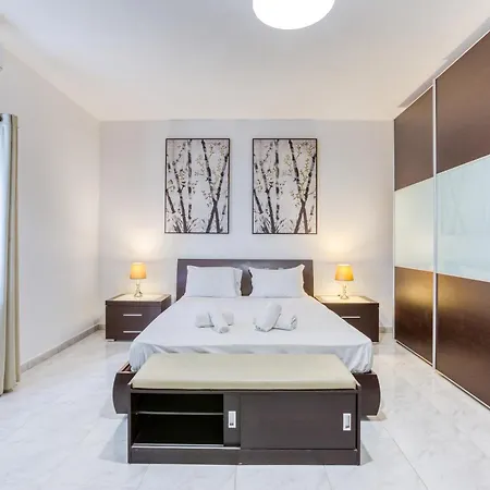 Large, Central Triplex With Private Terrace By 360 Estates San Ġwann