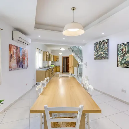 Large, Central Triplex With Private Terrace By 360 Estates Apartment *
