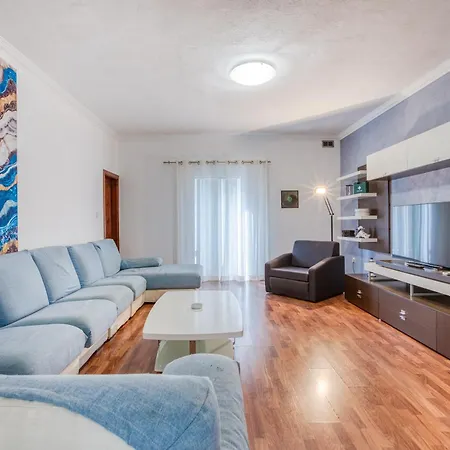 Apartment Large, Central Triplex With Private Terrace By 360 Estates San Ġwann