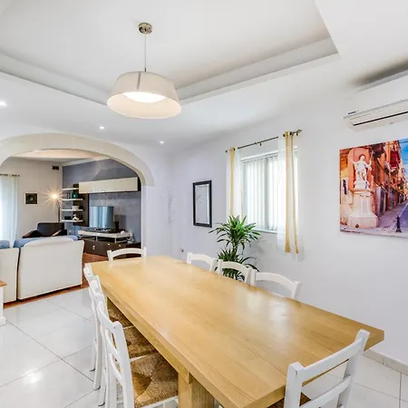 Large, Central Triplex With Private Terrace By 360 Estates * San Ġwann