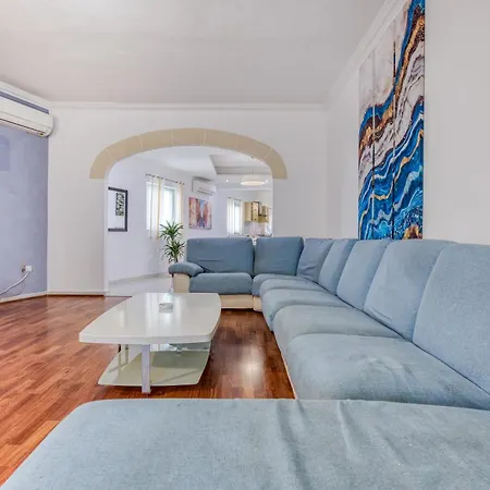 شقة Large, Central Triplex With Private Terrace By 360 Estates